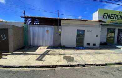 Imagem: A casa possui 3 Dormitórios, 4 Banheiros, 2 Vagas na garagem