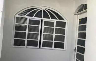 Imagem: A casa possui 2 Dormitórios, 1 Banheiro e está localizado