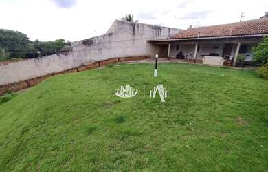 Imagem: A casa possui 2 Dormitórios, 1 Banheiro, 5 Vagas na garagem