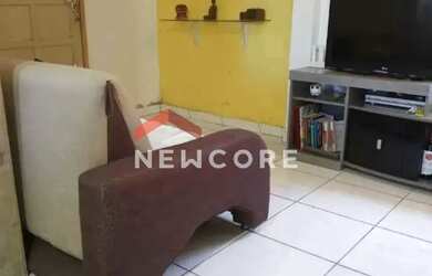 Imagem: A casa possui 2 Dormitórios, 1 Banheiro, 1 Vaga na garagem