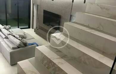 Imagem 2: Casa alto padrão à venda tem 247 metros quadrados com 4 quartos