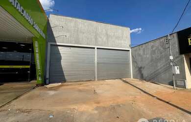 Imagem: O depósito possui 2 Vagas na garagem, 250m² de Área e está