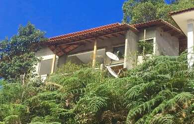 Imagem: A casa em condomínio possui 3 Dormitórios, 2 Banheiros, 1