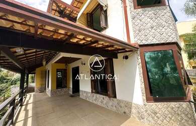 Imagem: A casa possui 2 Dormitórios, 2 Banheiros, 3 Vagas na garagem