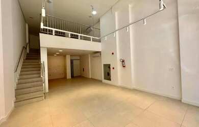 Imagem: O depósito possui 1 Vaga na garagem e 109m² de Área e está