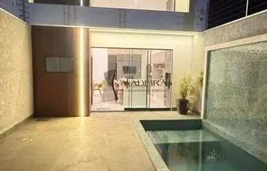 Imagem: A casa possui 3 Dormitórios, 3 Banheiros, 2 Vagas na garagem