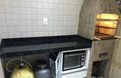 Imagem: A casa possui 3 Dormitórios, 2 Banheiros, 2 Vagas na garagem