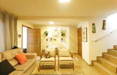 Imagem: A casa possui 3 Dormitórios, 2 Banheiros, 2 Vagas na garagem