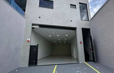 Imagem: O depósito possui 2 Vagas na garagem, 100m² de Área e está