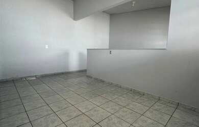 Imagem: A casa possui 1 Dormitório, 1 Banheiro, 4 Vagas na garagem