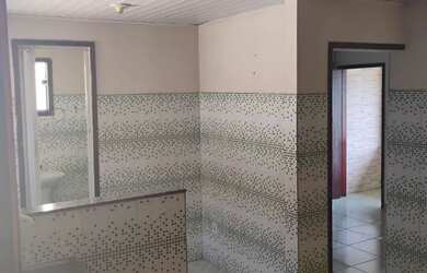 Imagem: A casa possui 1 Dormitório, 1 Banheiro e está localizado