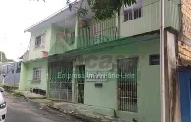 Imagem: A casa possui 5 Dormitórios, 1 Banheiro, 1 Vaga na garagem