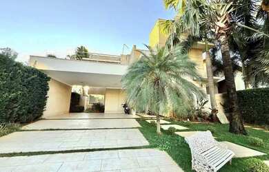 Imagem: A casa em condomínio possui 4 Dormitórios, 5 Banheiros, 5