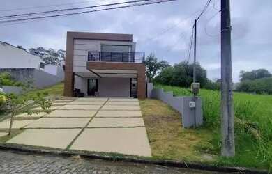 Imagem: A casa em condomínio possui 4 Dormitórios, 5 Banheiros, 2