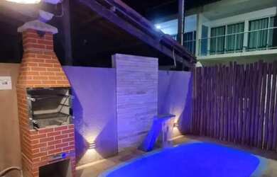 Imagem: A casa possui 3 Dormitórios, Acomodam 10 pessoas, 3 Vagas na