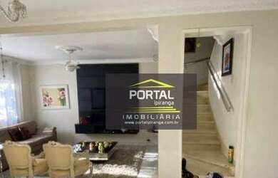 Imagem: A casa possui 3 Dormitórios, 2 Banheiros, 4 Vagas na garagem