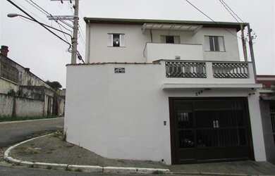 Imagem: A casa possui 4 Dormitórios, 4 Banheiros, 4 Vagas na garagem