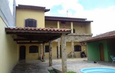 Imagem: A casa possui 3 Dormitórios, 3 Banheiros, 2 Vagas na garagem