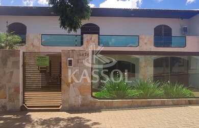 Imagem: A casa possui 5 Dormitórios, 4 Banheiros, 2 Vagas na garagem