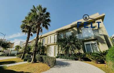 Imagem: A casa em condomínio possui 4 Dormitórios, 5 Banheiros, 5