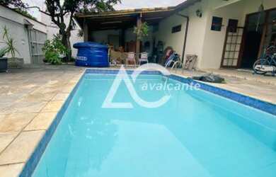 Imagem: A casa em condomínio possui 4 Dormitórios, 3 Banheiros, 2