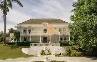 Imagem: A casa possui 5 Dormitórios, 5 Banheiros, 5 Vagas na garagem