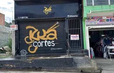 Imagem: A casa possui 2 Dormitórios, 2 Banheiros, 2 Vagas na garagem