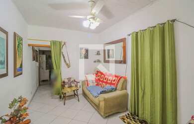 Imagem: A casa possui 3 Dormitórios, 2 Banheiros, 3 Vagas na garagem