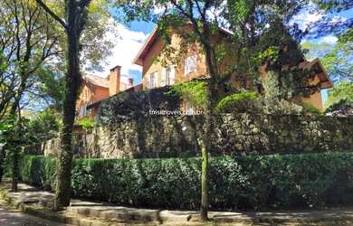 Imagem: A casa em condomínio possui 4 Dormitórios, 5 Banheiros, 5