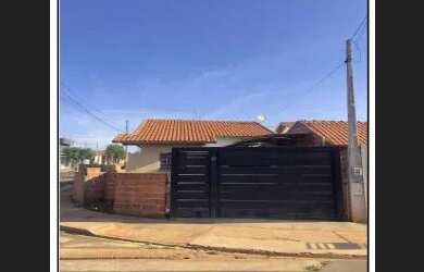 Imagem: A casa possui 2 Dormitórios, 1 Banheiro, 171m² de Área e