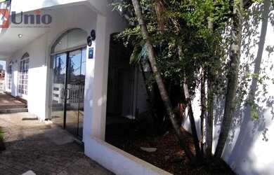 Imagem: O depósito possui 4 Vagas na garagem, 319m² de Área e está