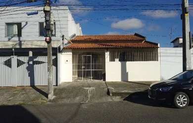 Imagem 3: Casa grande na frente academia Porto Center. 04 quartos, 02 Banheiros, 02 salas, e etc