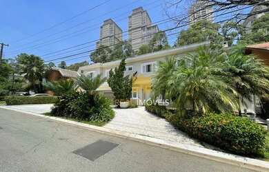 Imagem: A casa em condomínio possui 5 Dormitórios, 5 Banheiros, 5