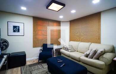 Imagem: A casa possui 3 Dormitórios, 3 Banheiros, 3 Vagas na garagem