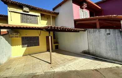 Imagem: A casa possui 2 Dormitórios, 1 Banheiro, 2 Vagas na garagem