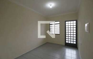 Imagem: A casa possui 2 Dormitórios, 3 Banheiros, 3 Vagas na garagem