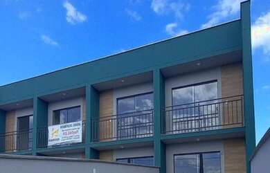 Imagem: A casa possui 2 Dormitórios, 2 Banheiros, 2 Vagas na garagem