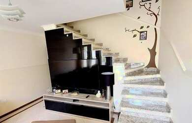 Imagem: A casa possui 2 Dormitórios, 3 Banheiros, 1 Vaga na garagem