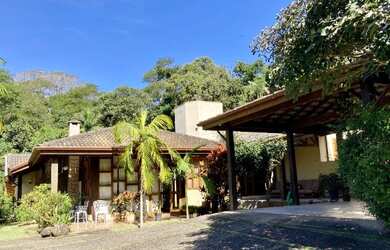 Imagem: A casa possui 5 Dormitórios, 5 Banheiros, 5 Vagas na garagem