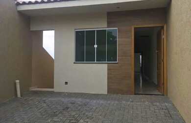 Imagem: A casa possui 4 Dormitórios, 3 Banheiros, 2 Vagas na garagem