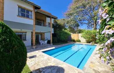 Imagem: A casa possui 3 Dormitórios, 1 Banheiro, 3 Vagas na garagem