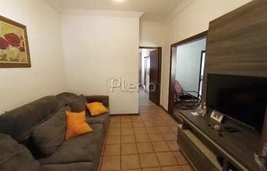 Imagem: A casa possui 3 Dormitórios, 1 Banheiro, 4 Vagas na garagem