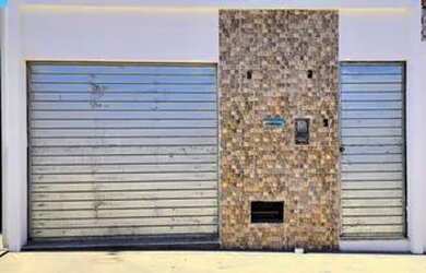 Imagem: A casa possui 3 Dormitórios, 2 Banheiros, 1 Vaga na garagem