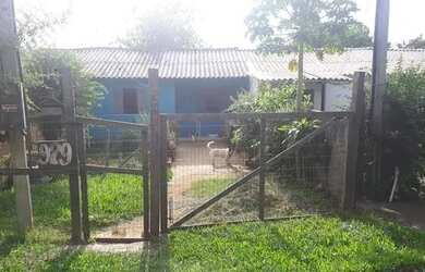 Imagem: A casa possui 2 Dormitórios, 1 Banheiro, 1 Vaga na garagem