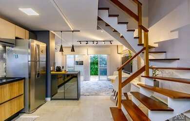 Imagem: A casa possui 2 Dormitórios, 1 Banheiro, 2 Vagas na garagem