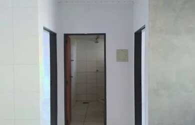 Imagem: A casa possui 2 Dormitórios, 1 Banheiro, 1 Vaga na garagem