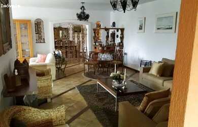 Imagem: A casa possui 4 Dormitórios, 5 Banheiros, 5 Vagas na garagem