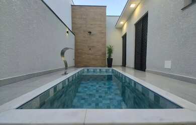 Imagem: A casa possui 3 Dormitórios, 2 Banheiros e está localizado