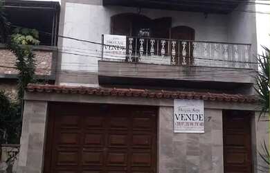 Imagem: A casa possui 4 Dormitórios, 4 Banheiros, 1 Vaga na garagem