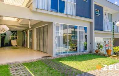 Imagem: A casa possui 3 Dormitórios, 4 Banheiros, 2 Vagas na garagem